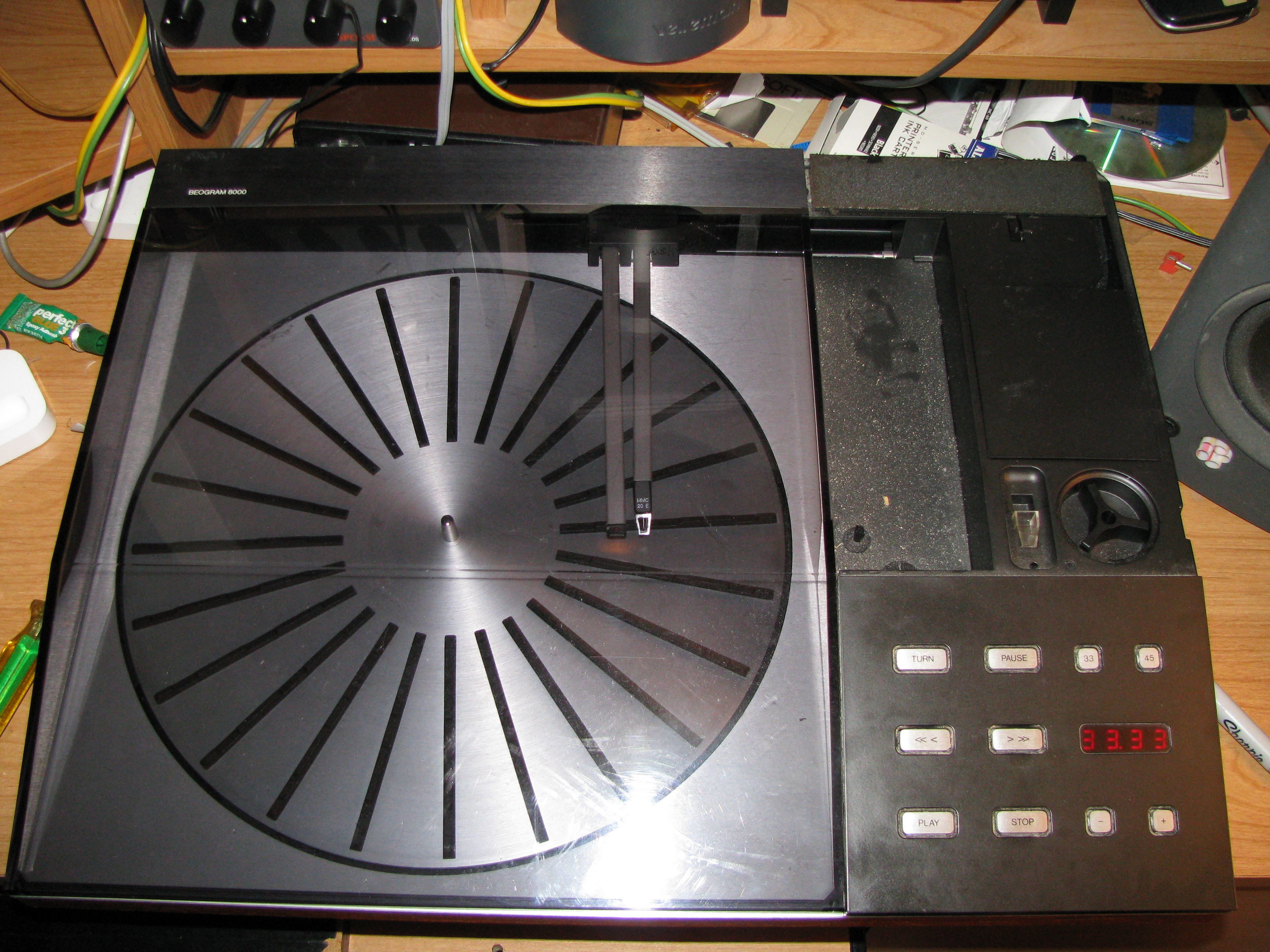 Beogram 8000 (lid closed, running)